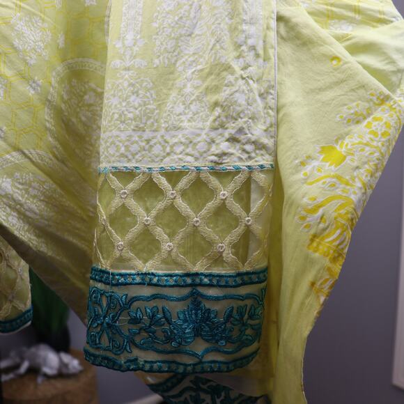 Authentic Kurta with embroidery and lace size ? - Picture 4 of 8